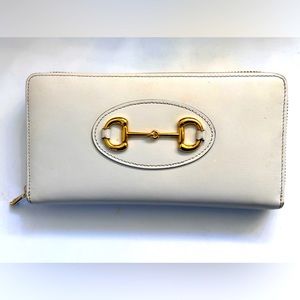 Horsebit gucci wallet used but great condition.